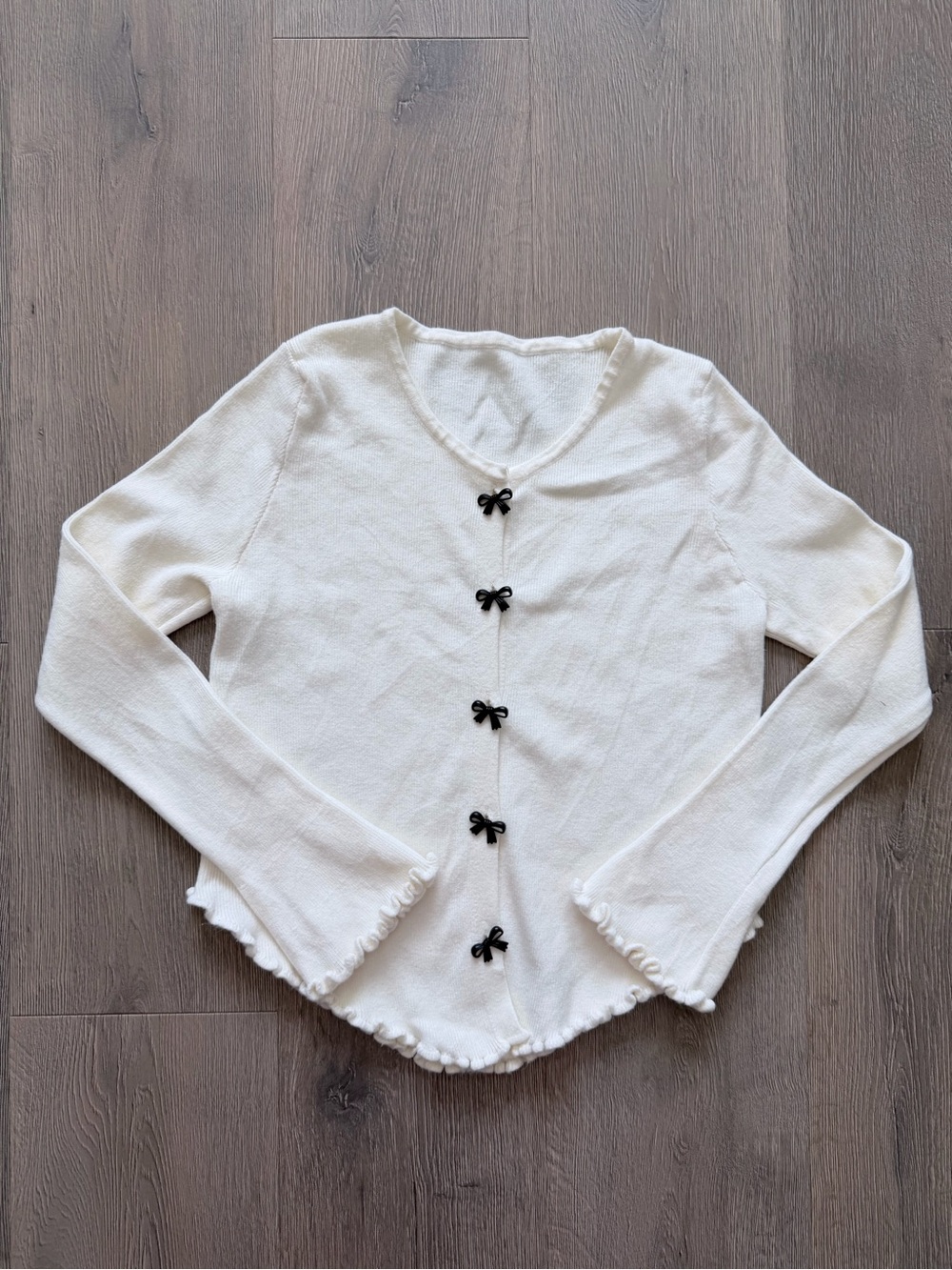 Off-White Bow Button Knit Top w/ Curved Hem & Flared Lettuce Sleeves 🎀✨